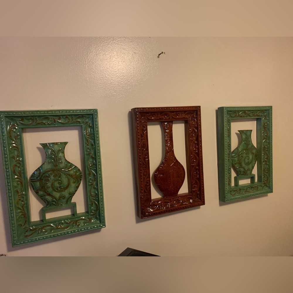 Set of 3 metal wall art green and red vases